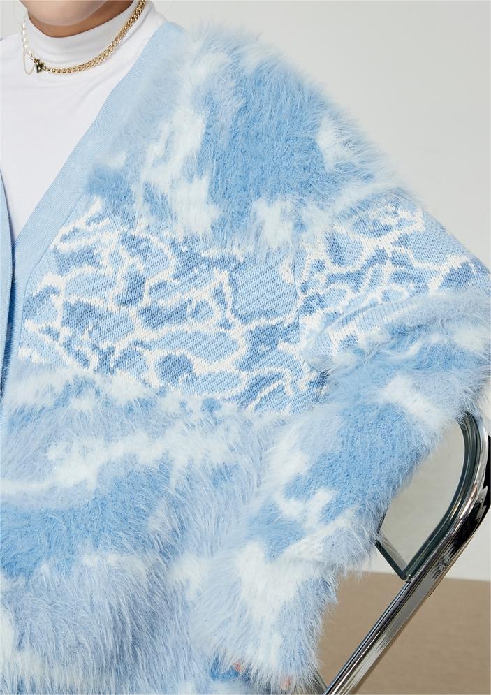 Comparing Mohair and Faux Mink Knitwear: A Guide for Fashion Professionals